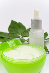 化妆品制品面部白色皮肤绿色体力润肤温泉护理液体瓶子背景图片