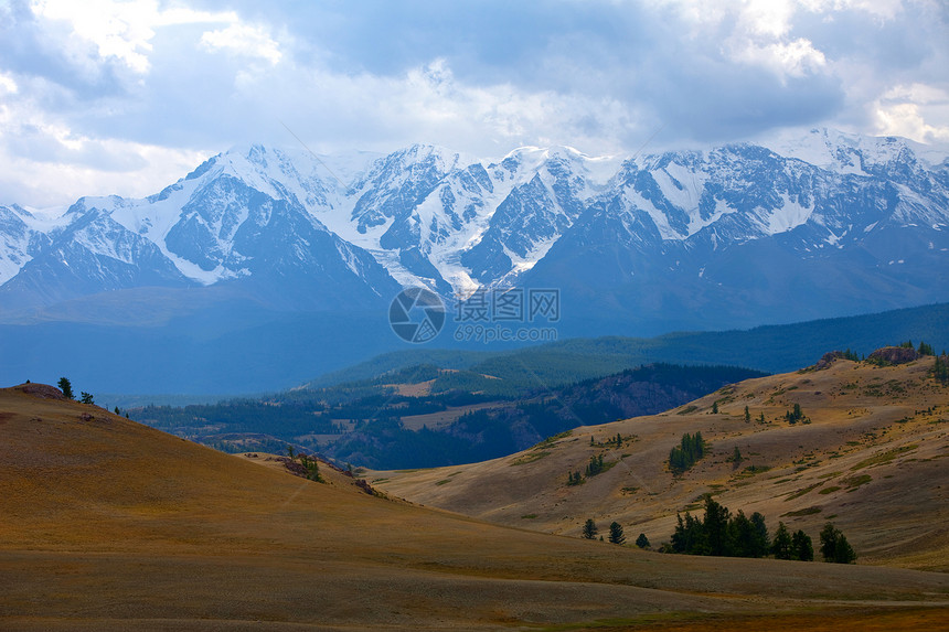 阿尔泰山脉 美丽的高地景观 俄罗斯 西伯利亚全景风景山腰天空冰川大雪地形顶峰高山空气图片