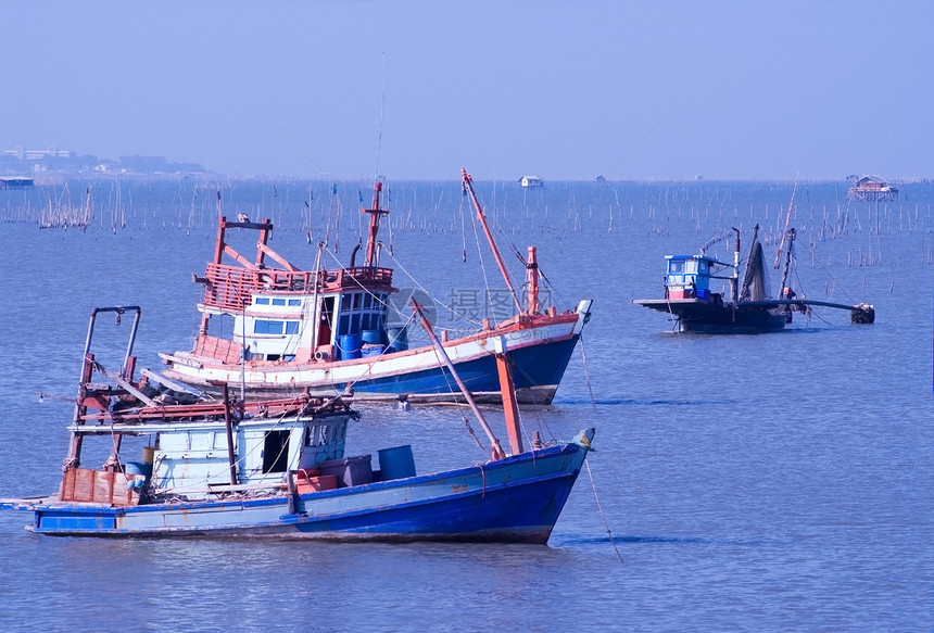 泰国的渔船 渔船港口海湾橙子血管蓝色地平线图片