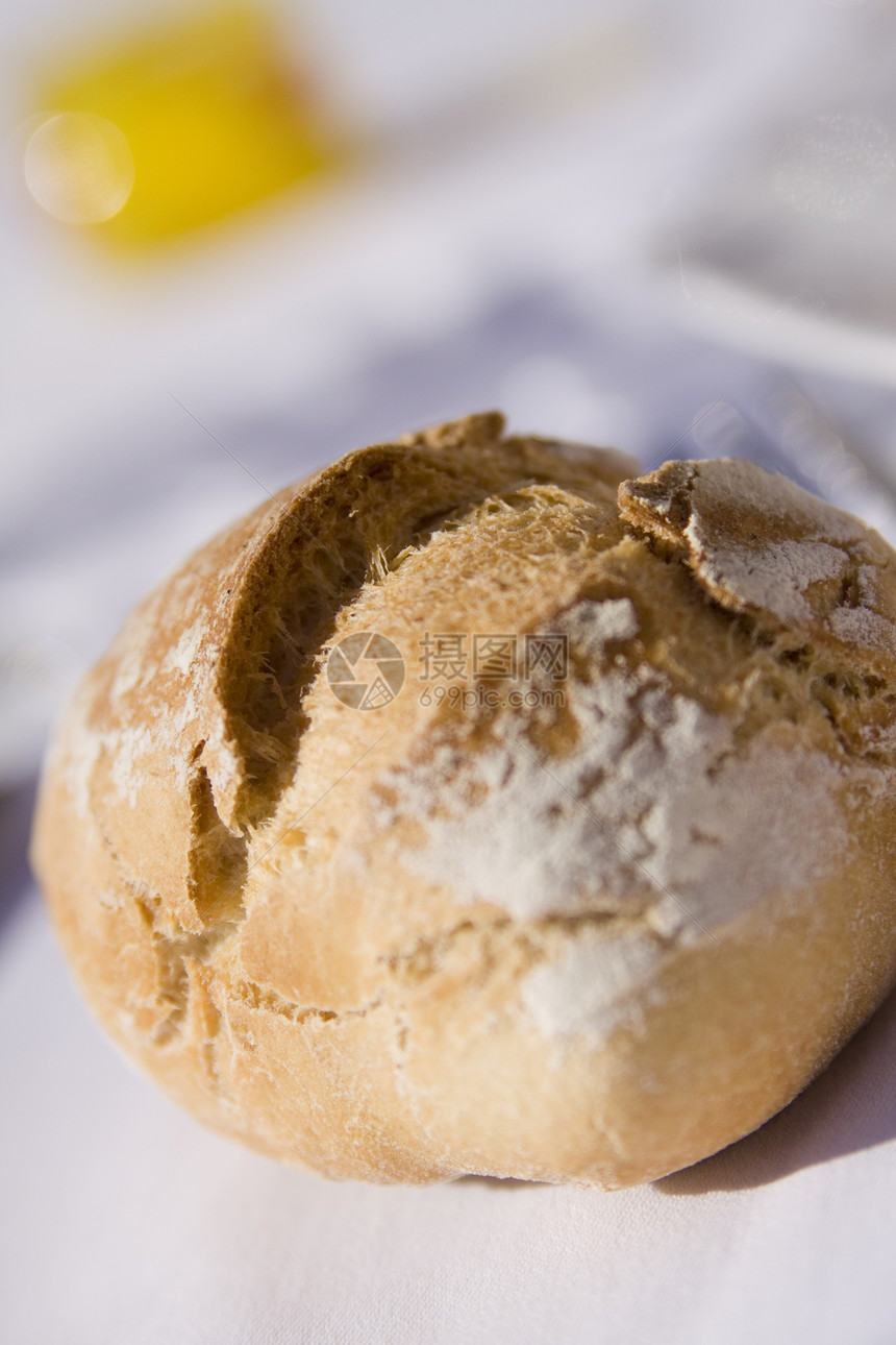 新鲜面包太阳黄色晴天早餐桌子美食白色食物图片