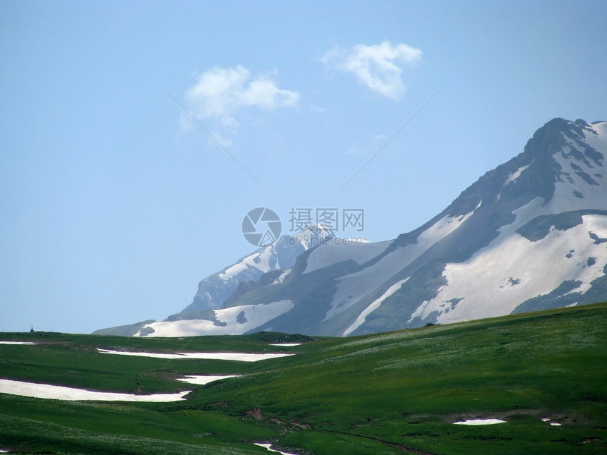 阿尔卑斯山草原山丘高山旅游山脉植物植被斜坡植物群距离风景图片