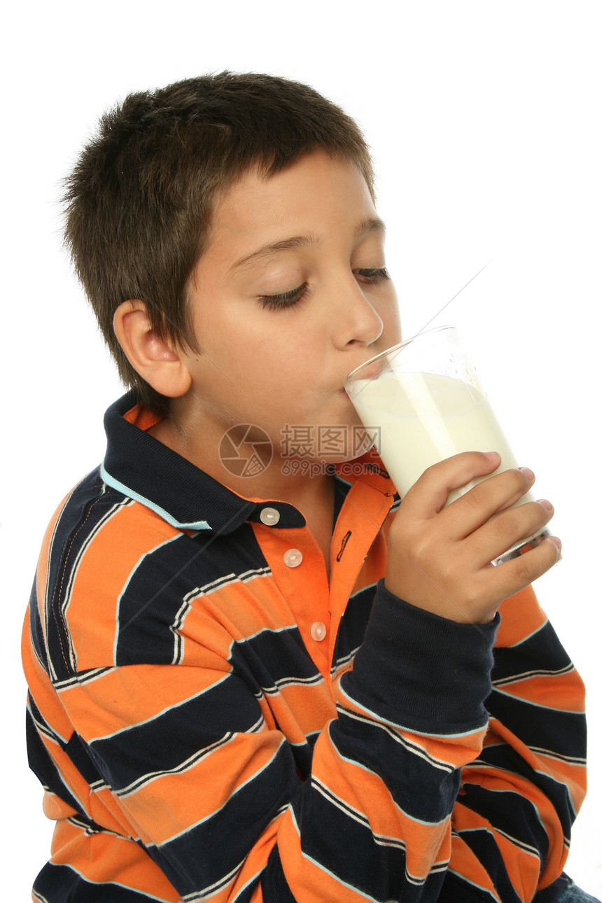 男孩喝杯牛奶生长孩子青少年男生健康饮食胡子食物营养液体玻璃图片