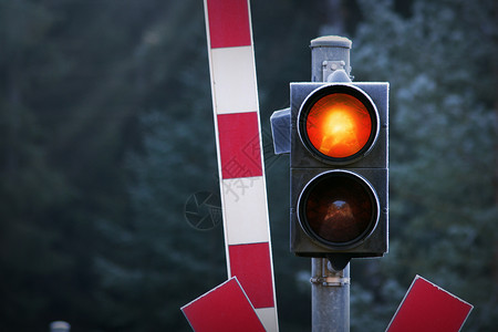 铁路信号灯信号铁路其他旅行穿越概念警告火车交通信号机械冻结基础设施背景