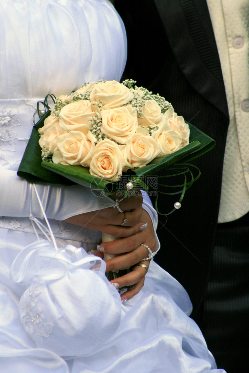 婚礼细节  bouqet材料压痛戒指庆典树叶宏观白色婚姻订婚新娘图片