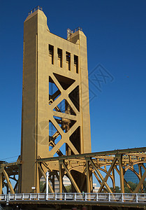 塔桥反射城市摩天大楼天空金属晴天蓝色市中心首都地标水高清图片素材