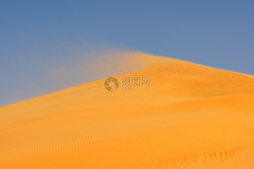 沙丘上的风寂寞沙漠空季天空色彩旅行干旱孤独图片