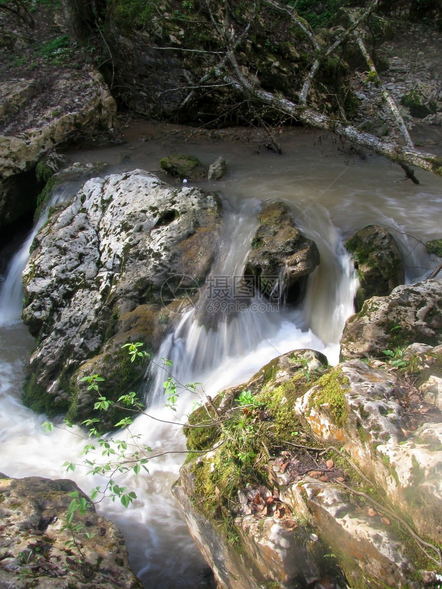 瀑布自然保护区河流青菜岩石频道晴天对象树木山脉风景图片