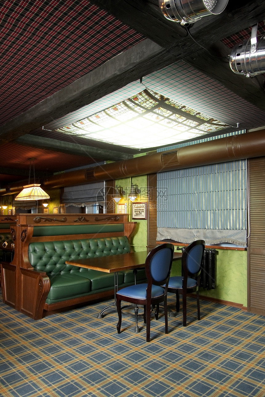 舒适的小桌子木头娱乐餐厅扶手椅生活地面酒店会议皮革咖啡店图片