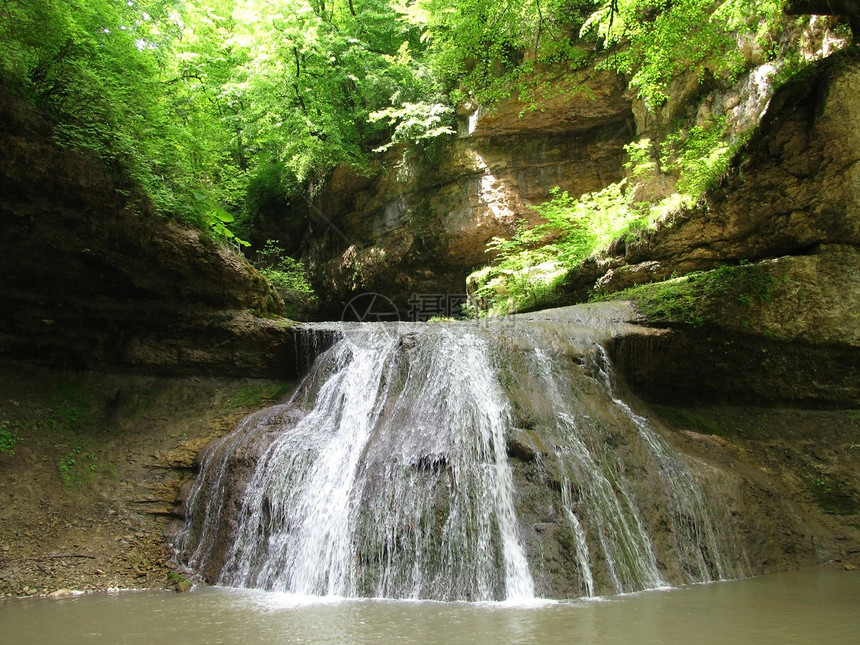 瀑布对象全景风景石头河流游览自然保护区树木旅行山脉图片