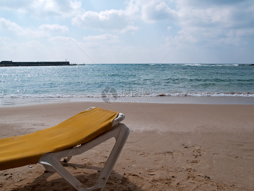 夏季度假海滩阳光海岸线旅行地平线乐趣气候座位海浪天空旅游图片