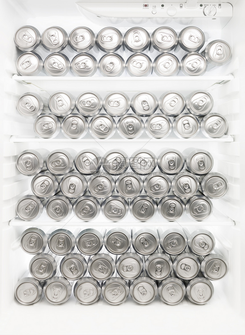 冰箱中的啤酒罐酒精器具大学宿舍铝罐啤酒灰色饮食图片