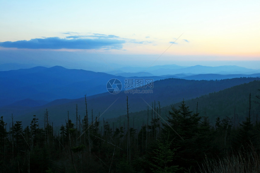 烟雾山区国家公园旅游季节地质学旅行顶峰公园日落地球蓝色森林图片