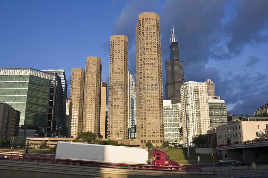 芝加哥市中心的交通摩天大楼铁路都市目的地城市旅游建筑学名楼城市生活办公楼图片