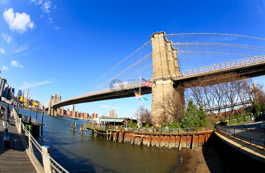 纽约市的布鲁克林大桥景观建筑学旅行旗帜鱼眼运输旅游地标电缆风景图片