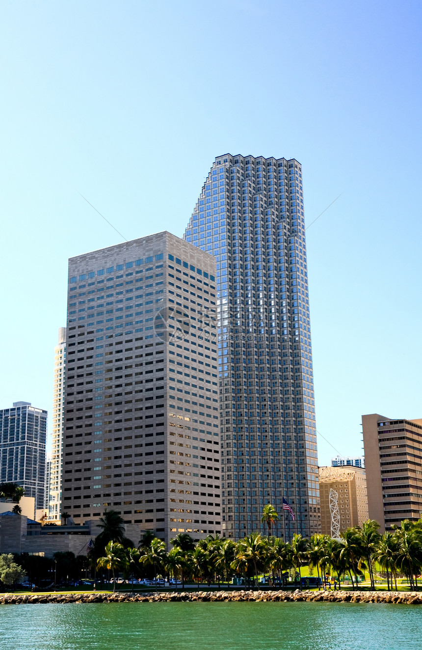 迈阿密市中心高楼大楼晴天商业蓝色建筑学港口摩天大楼市中心公寓海洋酒店图片