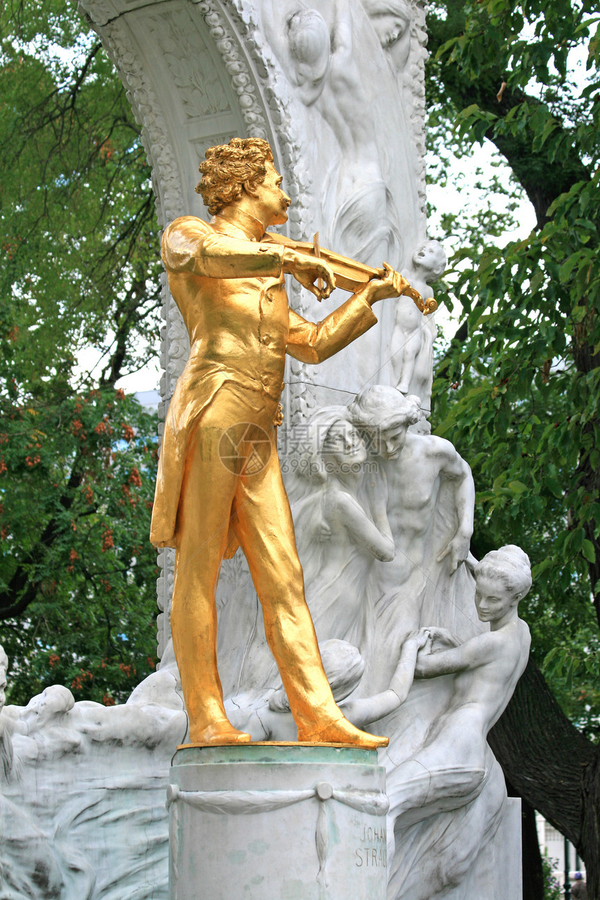 维也纳Stadtpark的女神像石头音乐家大理石绿色灰色小提琴雕塑金子公园沉思图片