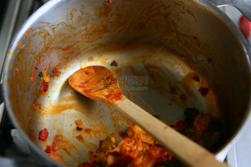 使用肮脏 不锈不锈钢的厨房烹饪用具美食房子勺子财产炊具火炉气体玻璃金属食物图片