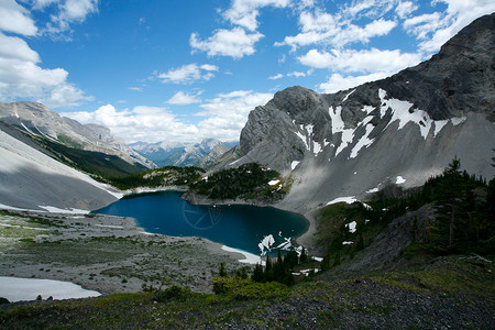 贾湖骨笛加拿大洛基山脉加拉泰亚湖背景