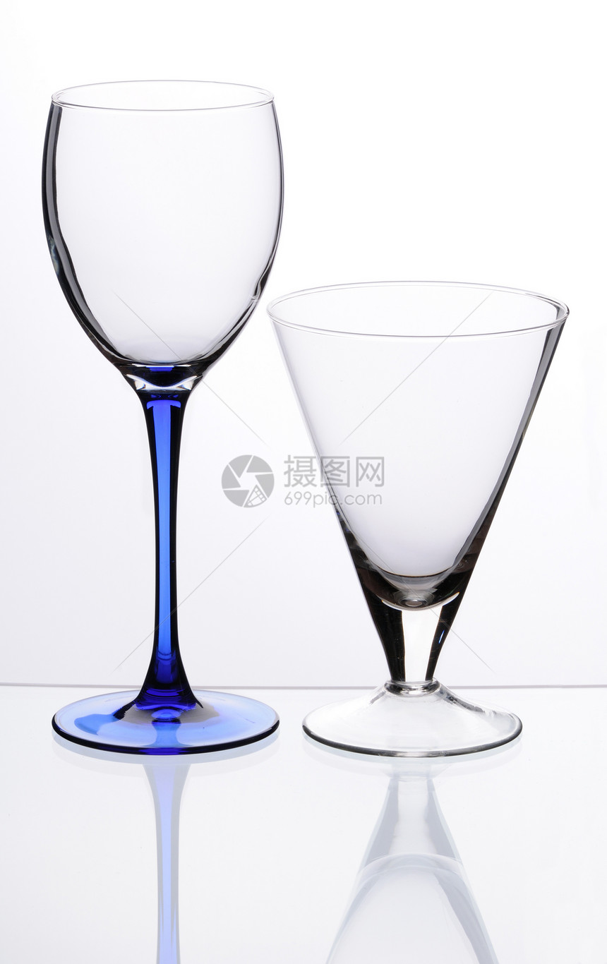 葡萄玻璃反射酒杯杯子蓝色酒精图片