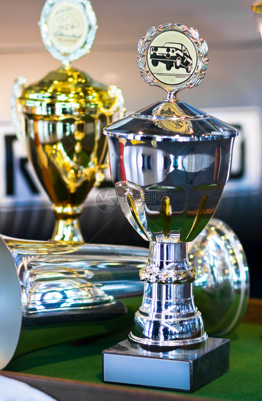 赛车比赛的奖杯或Autamo队背景奖牌冠军荣誉汽车杯子金子竞争庆典游戏成功优胜者图片