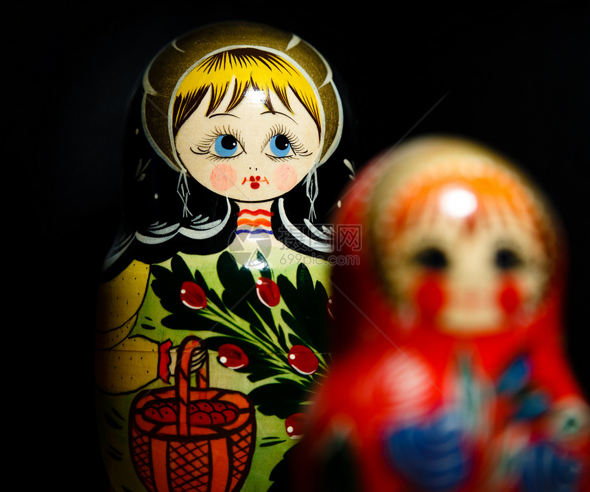俄罗斯国民玩具女性白色纪念品娃娃木头红色套娃女孩家庭图片