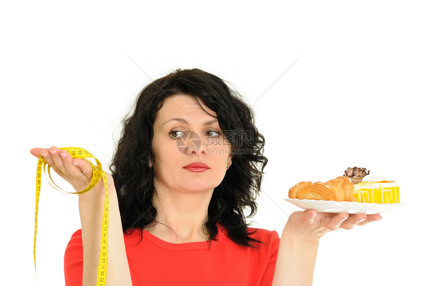 配有测量胶带的妇女女性福利蛋糕盘子甜点节食食物糖果奶油红色图片