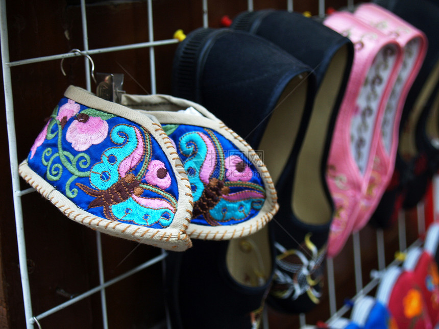 中华少数民族鞋民间艺术风格传统销售量装饰品古董装饰花语玩具时尚图片