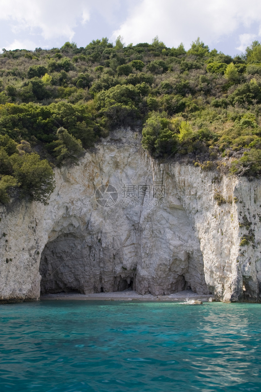 希腊旅行石灰石海岸线绿色天空假期蓝色异国风景避暑胜地图片