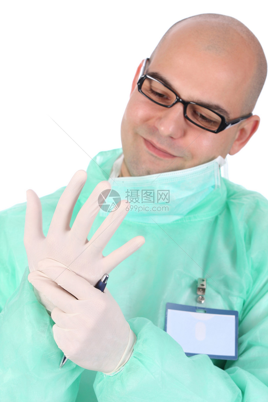 外科医生戴上医疗手套病人保健助手医院临床工作药品卫生男人专家图片