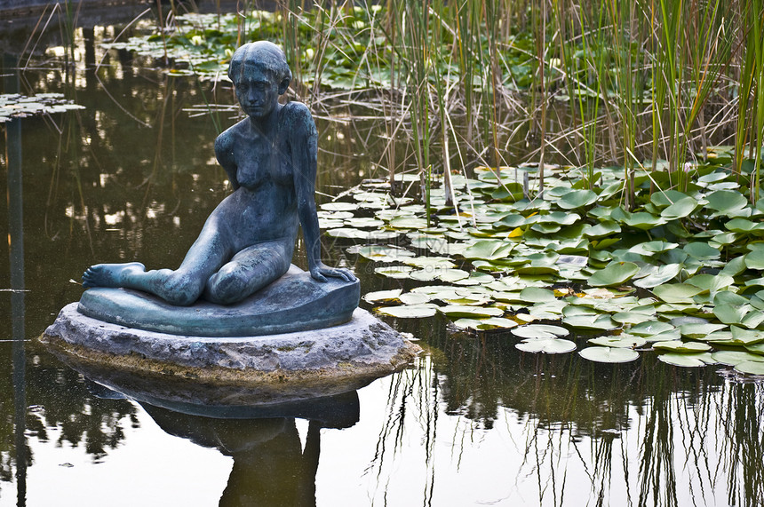 日本花园雕像池塘女孩公园图片