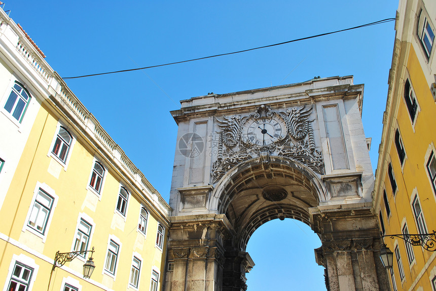 从奥古斯塔街到葡萄牙里斯本商业广场的拱门交叉口黄色旅游旅行历史历史性窗户古董纪念碑中心地标图片