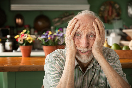 关注的老年人眼睛成人紧张胡须灰色医学胡子关键词压力老年背景图片