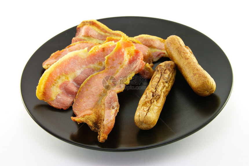 餐桌上的烹饪早餐物品服务盐渍生活香肠盘子午餐红色猪肉油炸餐厅图片
