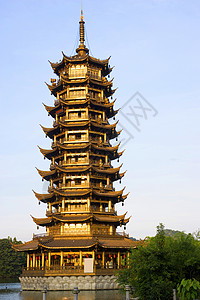 中国桂林太阳塔历史性建筑学漂浮建筑建筑物寺庙月亮双胞胎青铜宝塔背景图片