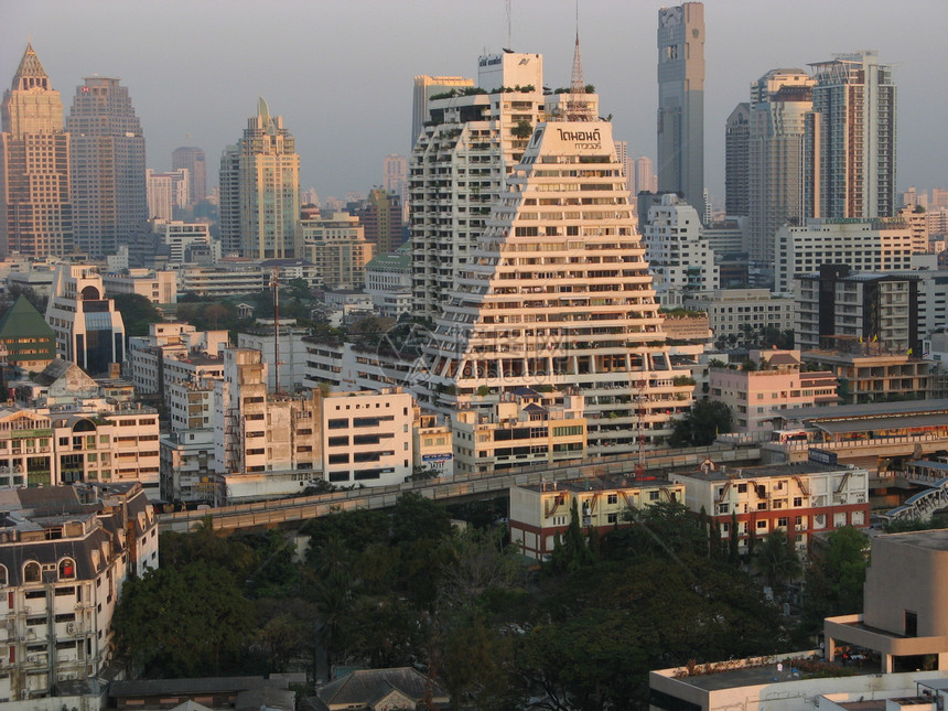 曼谷天线城市高层住宅天际日落图片