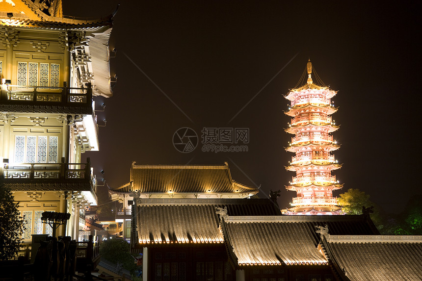 穆隆湖塔和建筑物 中国桂林宗教宝塔寺庙建筑历史性建筑学图片