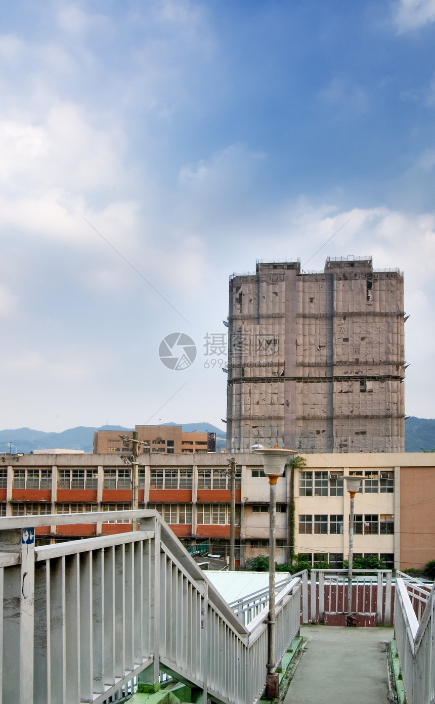 城市景观     飞越和公寓天际房子汽车财产街道建筑场景地标运输旅游图片