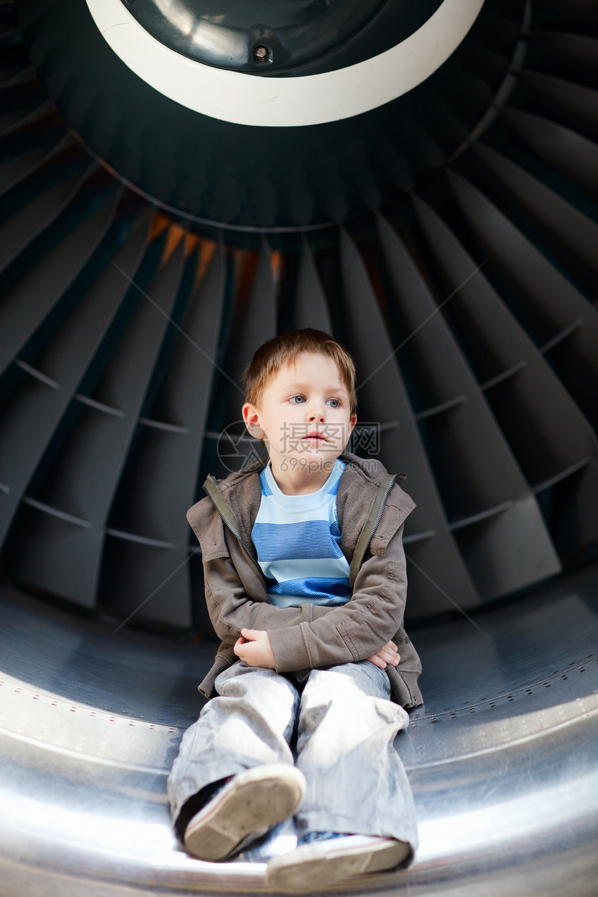涡轮机内男孩运输白色发动机喷射涡轮金属航空机器孩子旅游图片