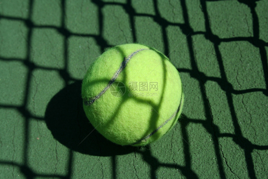 网球接近网球活动圆形绿色休闲锻炼速度娱乐团队法庭白色图片
