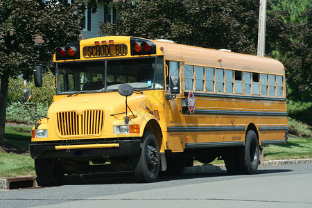 黄校车运输学校学生过境民众车辆孩子司机方式旅行交通方式高清图片素材