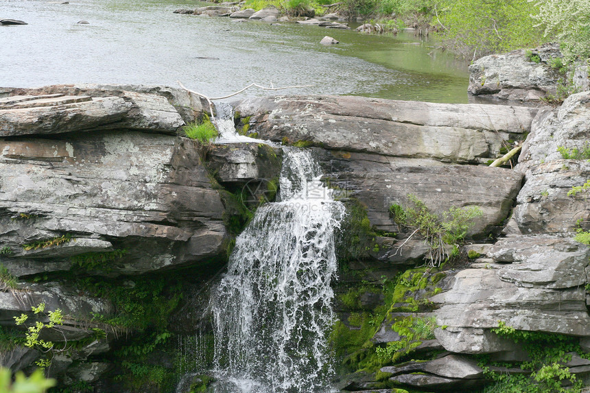 瀑布风景绿色茶点树木公园流动森林溪流岩石石头图片