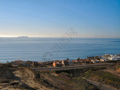 蒂华纳海岸线海岸树木天空背景图片