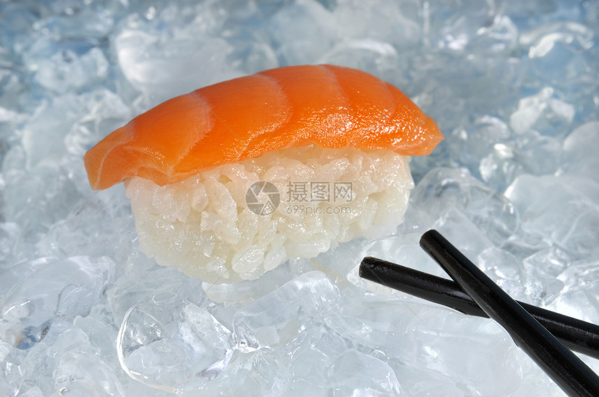 寿司加筷子一顿饭食物午餐海鲜图片