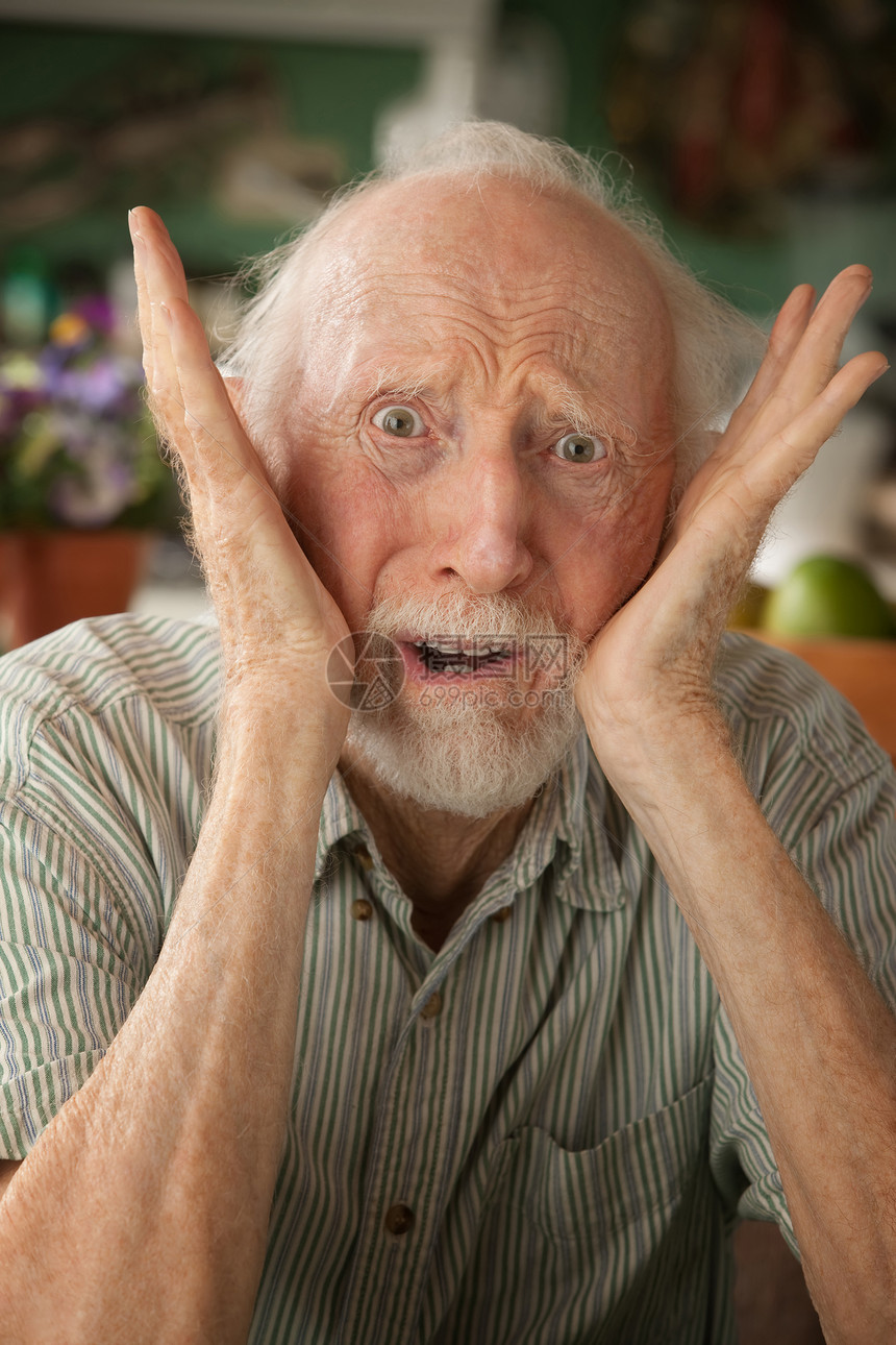关注的老年人成人老年快乐胡须厨房胡子压力医学男性关键词图片
