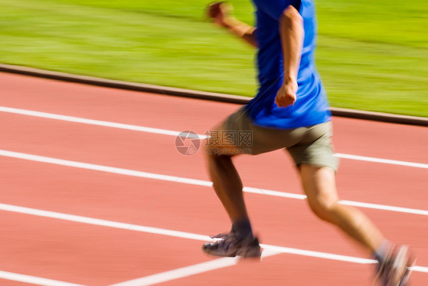 正在运行模糊运动运动员乐趣场地竞争娱乐赛跑者慢跑者活力身体火车跑步图片