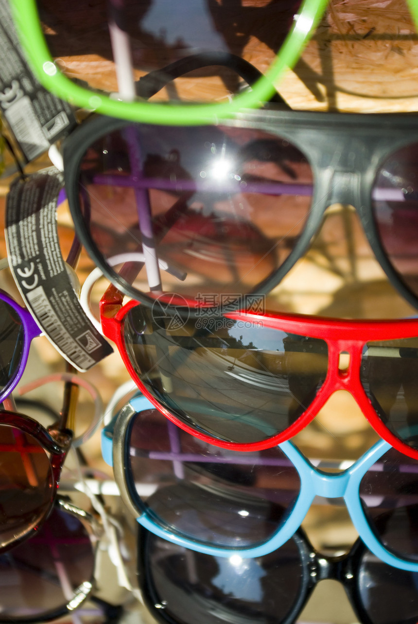 太阳墨镜玻璃眼镜红色阳光光学太阳镜白色框架眼睛插图图片