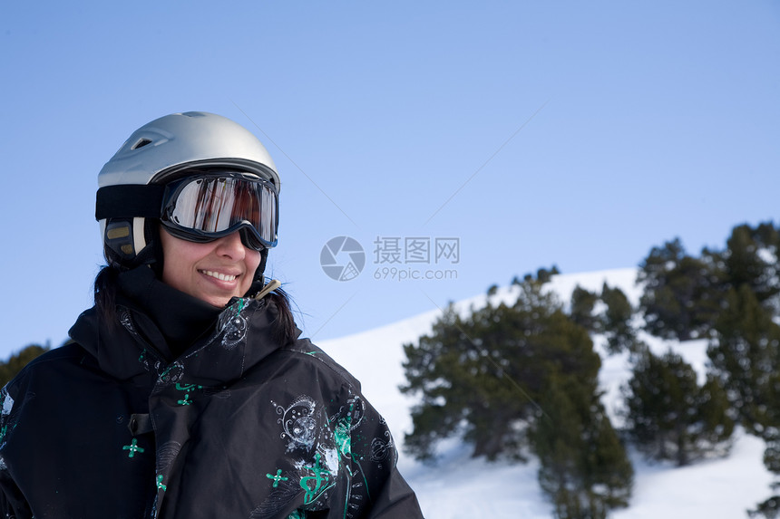 雪板女孩娱乐女性假期游客运动滑雪者微笑衣服头盔季节图片