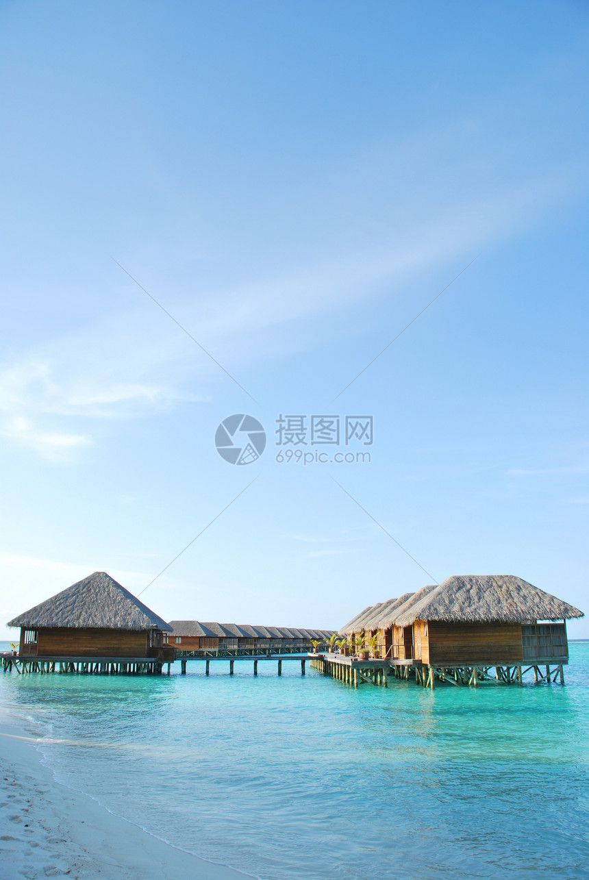 马尔代夫的水别墅海洋房子海岸线情调平房建筑学海岸天空蓝色蜜月图片