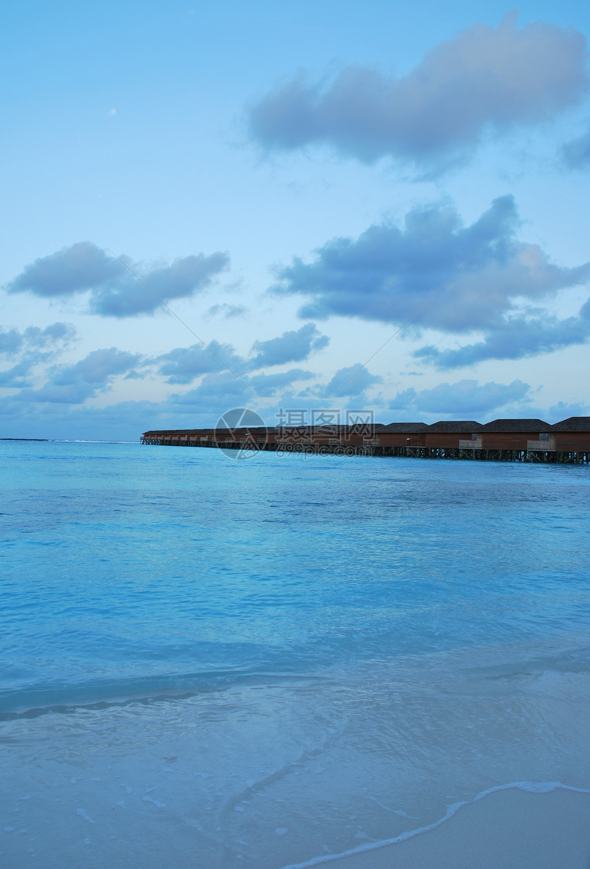 马尔代夫海景和水利别墅(日落)图片