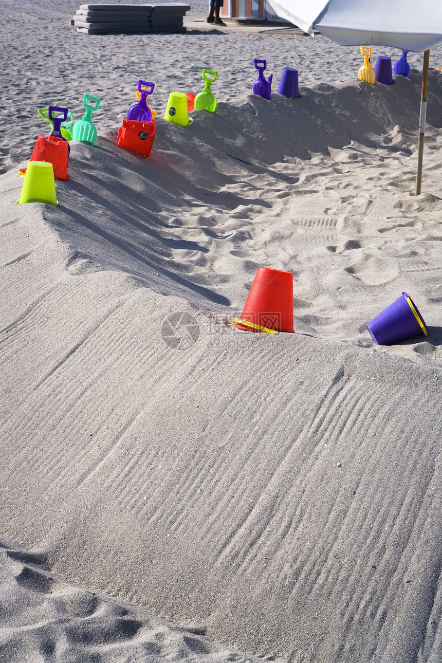 沙沙中的海滩玩具城市财产街道游客棕榈阳台竞技场艺术酒店旅行图片